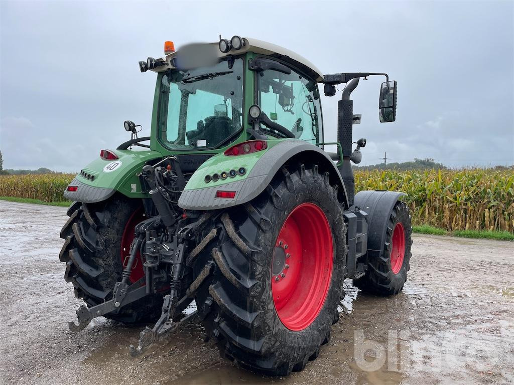 Fendt 724 Vario Profi Plus (2014) - Трактор: снимка 3 Fendt 724 Vario Profi Plus (2014) - Трактор: снимка 3