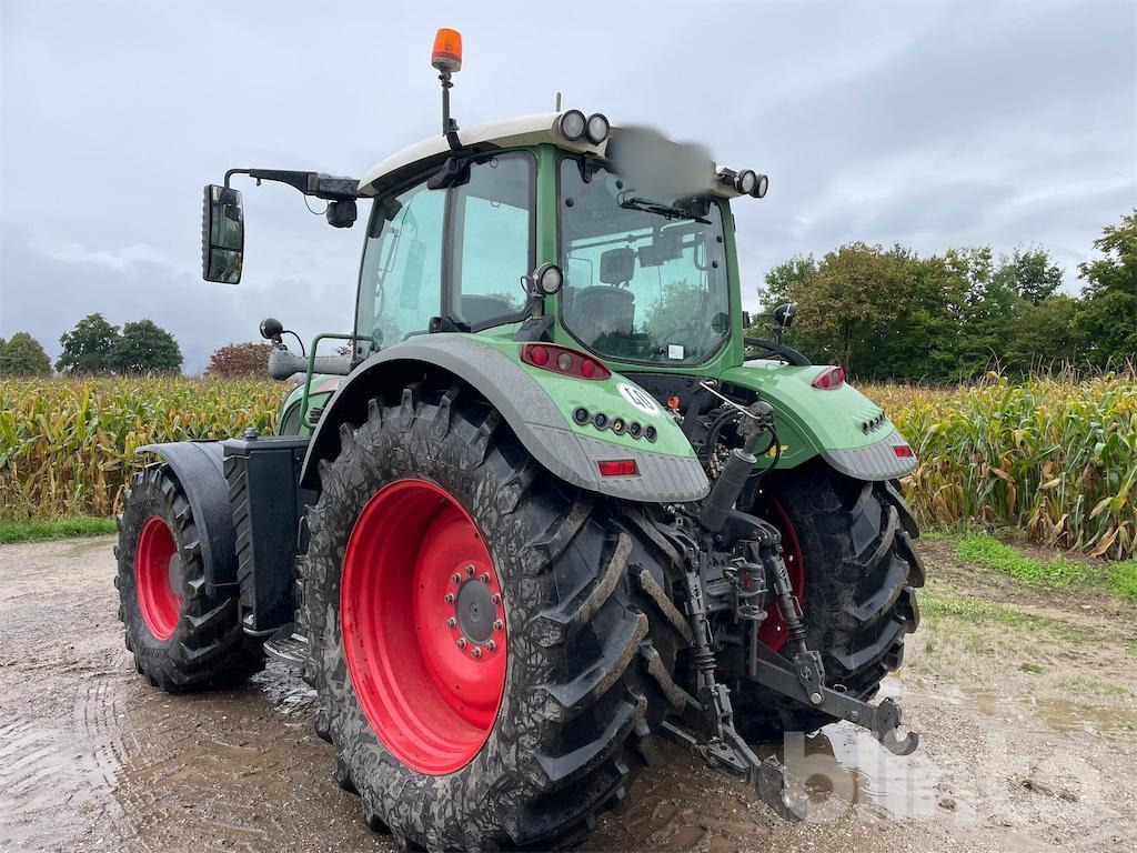 Fendt 724 Vario Profi Plus (2014) - Трактор: снимка 4 Fendt 724 Vario Profi Plus (2014) - Трактор: снимка 4