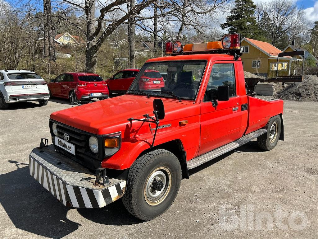 Garagebärgare / TOYOTA LAND CRUISER 70 P - Камион пътна помощ: снимка 1 Garagebärgare / TOYOTA LAND CRUISER 70 P - Камион пътна помощ: снимка 1