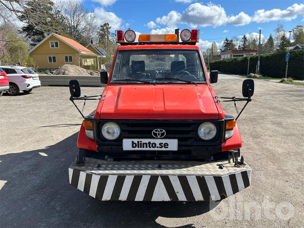 Garagebärgare / TOYOTA LAND CRUISER 70 P - Камион пътна помощ: снимка 2 Garagebärgare / TOYOTA LAND CRUISER 70 P - Камион пътна помощ: снимка 2