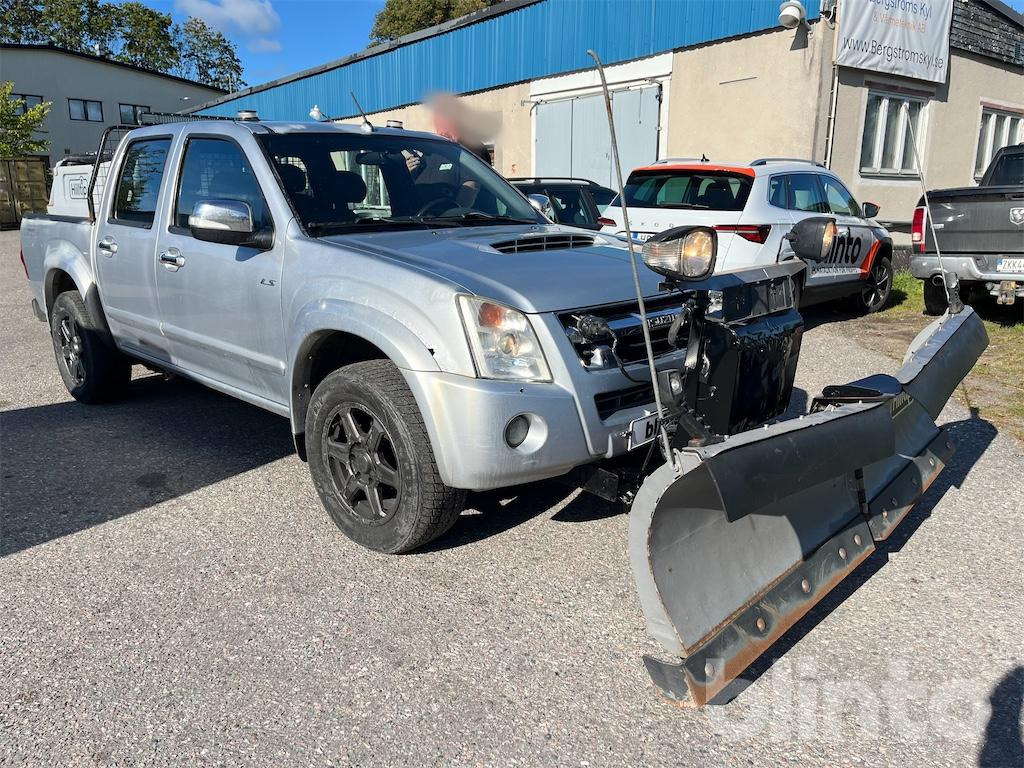 ISUZU CREW 3.0 AT med vikplog och sandspridare - Пикап: снимка 3 ISUZU CREW 3.0 AT med vikplog och sandspridare - Пикап: снимка 3