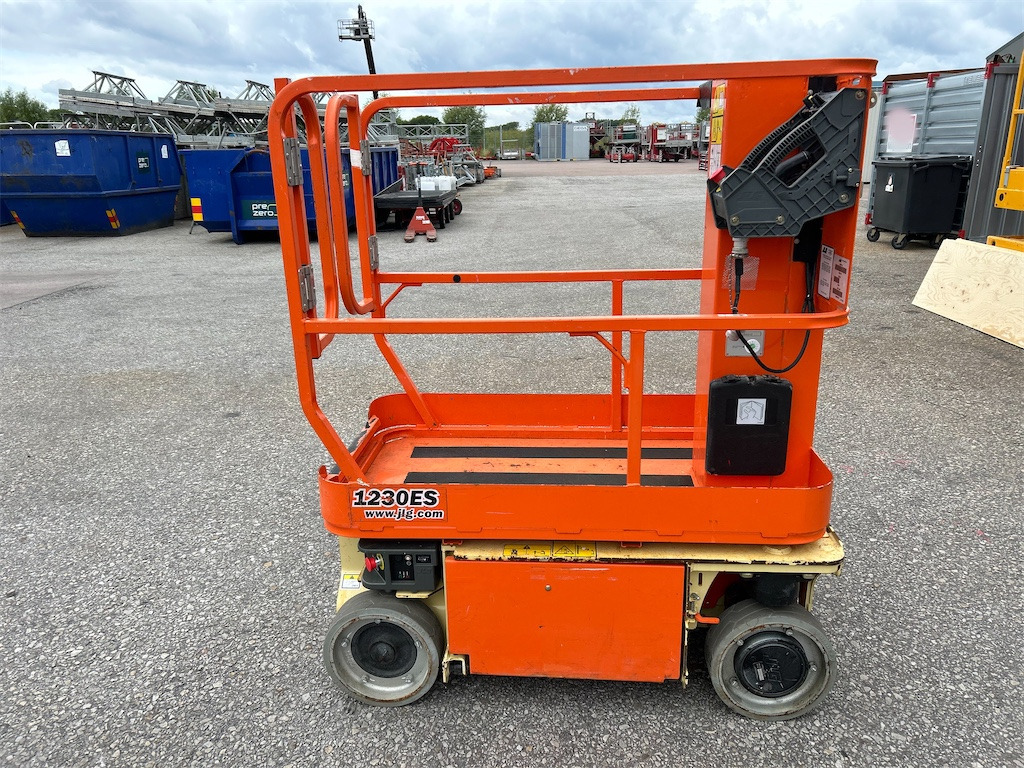 JLG 1230 ES - Вертикална работна платформа: снимка 1 JLG 1230 ES - Вертикална работна платформа: снимка 1