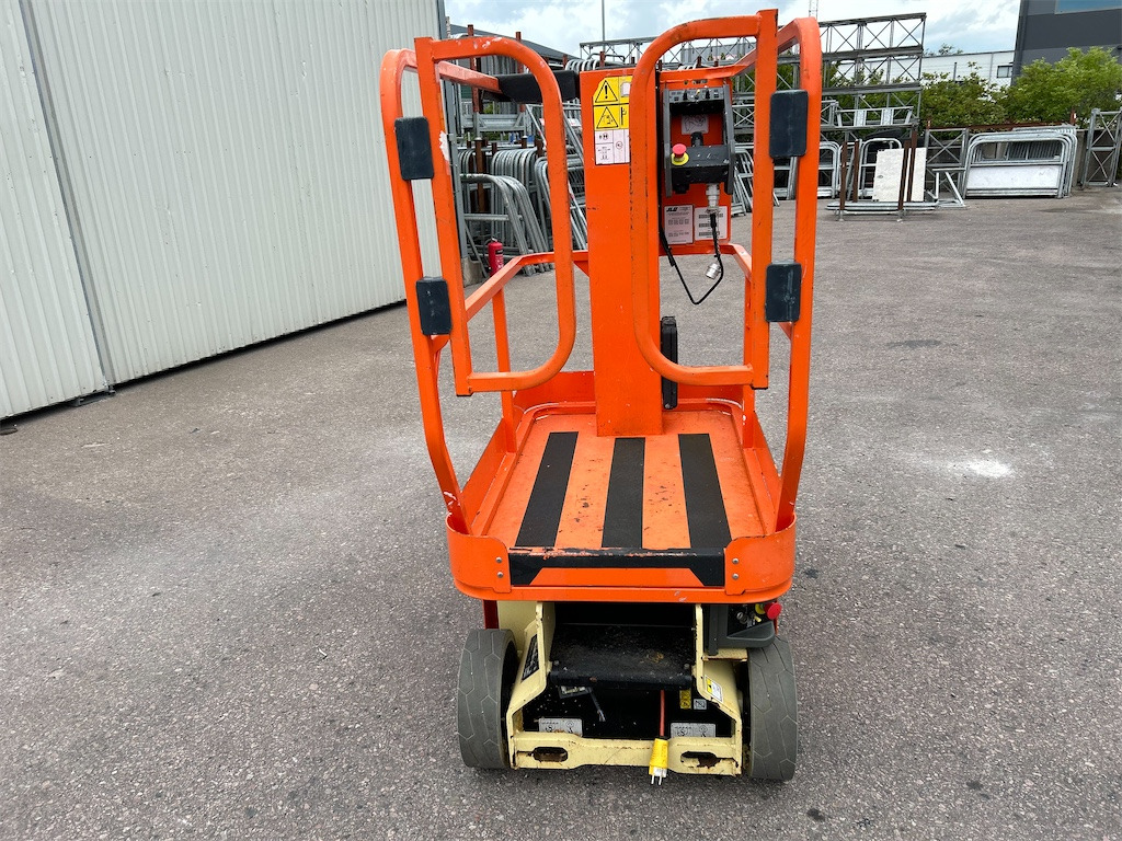 JLG 1230 ES - Вертикална работна платформа: снимка 4 JLG 1230 ES - Вертикална работна платформа: снимка 4