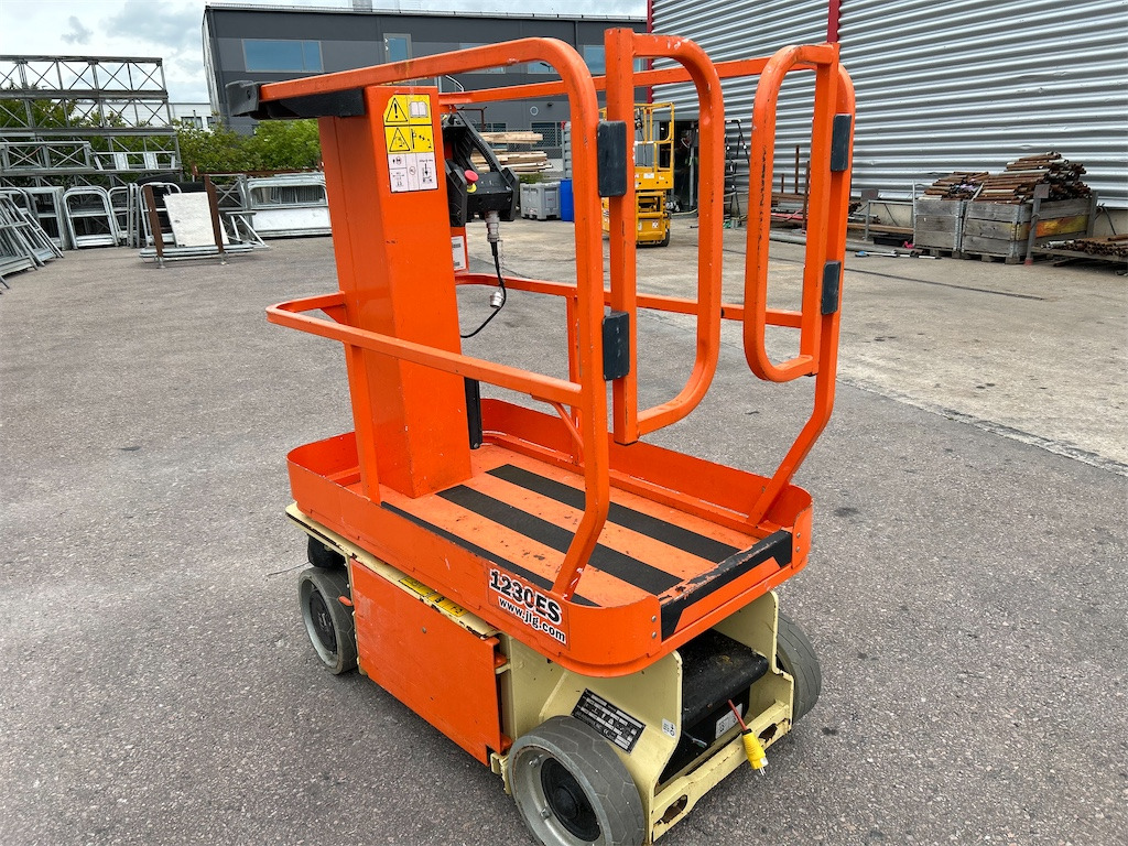 JLG 1230 ES - Вертикална работна платформа: снимка 5 JLG 1230 ES - Вертикална работна платформа: снимка 5