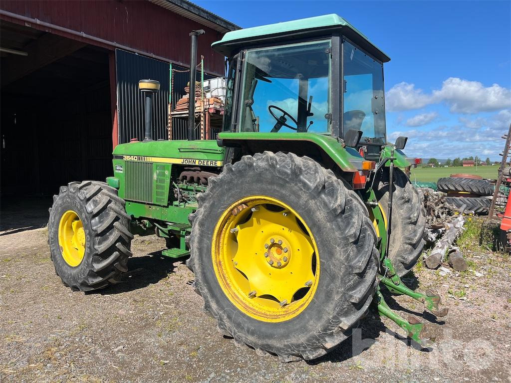 JOHN DEERE 3640 MFWD - Трактор: снимка 3 JOHN DEERE 3640 MFWD - Трактор: снимка 3