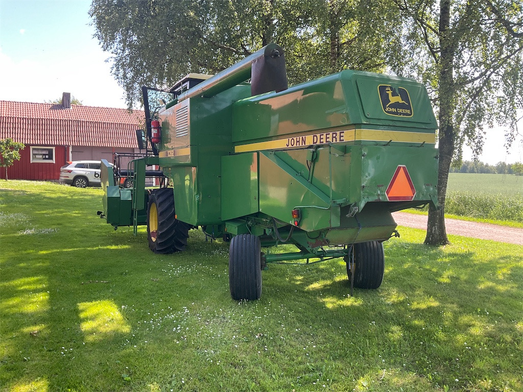 John Deere 1052 - Зърнокомбайн: снимка 2 John Deere 1052 - Зърнокомбайн: снимка 2