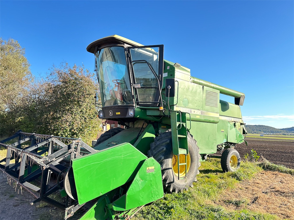 John Deere 1055 - Зърнокомбайн: снимка 3 John Deere 1055 - Зърнокомбайн: снимка 3