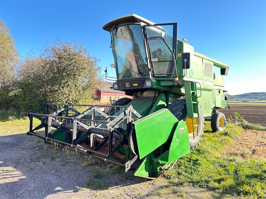 John Deere 1055 - Зърнокомбайн: снимка 1 John Deere 1055 - Зърнокомбайн: снимка 1