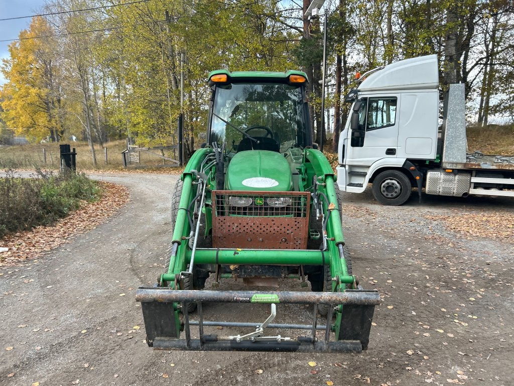 John Deere 4720 med 400X lastare - Трактор: снимка 2 John Deere 4720 med 400X lastare - Трактор: снимка 2