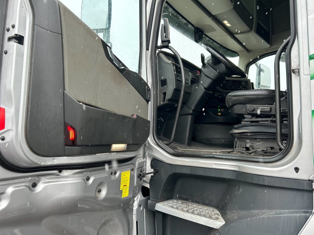 Камион VOLVO: снимка 13