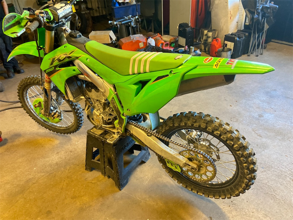 Kawasaki KX250F - Мотоциклет: снимка 3 Kawasaki KX250F - Мотоциклет: снимка 3