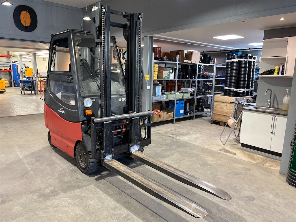 Linde E20/600 inkl laddare - Мотокар: снимка 3 Linde E20/600 inkl laddare - Мотокар: снимка 3
