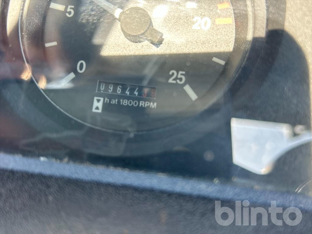 Massey Ferguson 390T (1996) - Трактор: снимка 5 Massey Ferguson 390T (1996) - Трактор: снимка 5