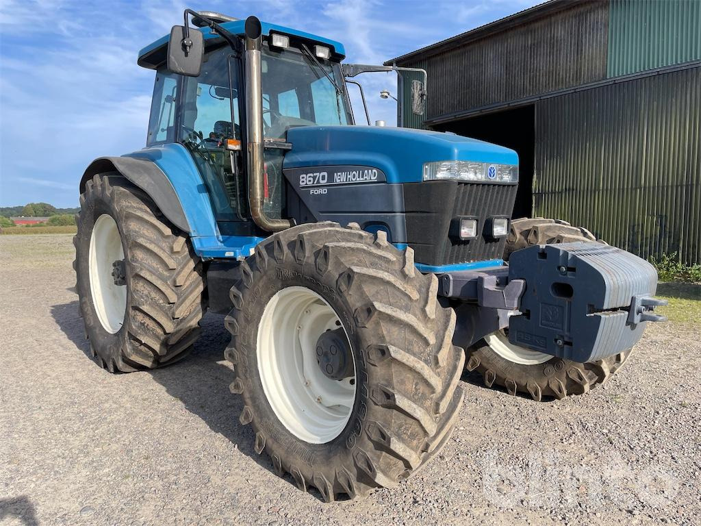 NEW HOLLAND 8670 4WD - Трактор: снимка 2 NEW HOLLAND 8670 4WD - Трактор: снимка 2