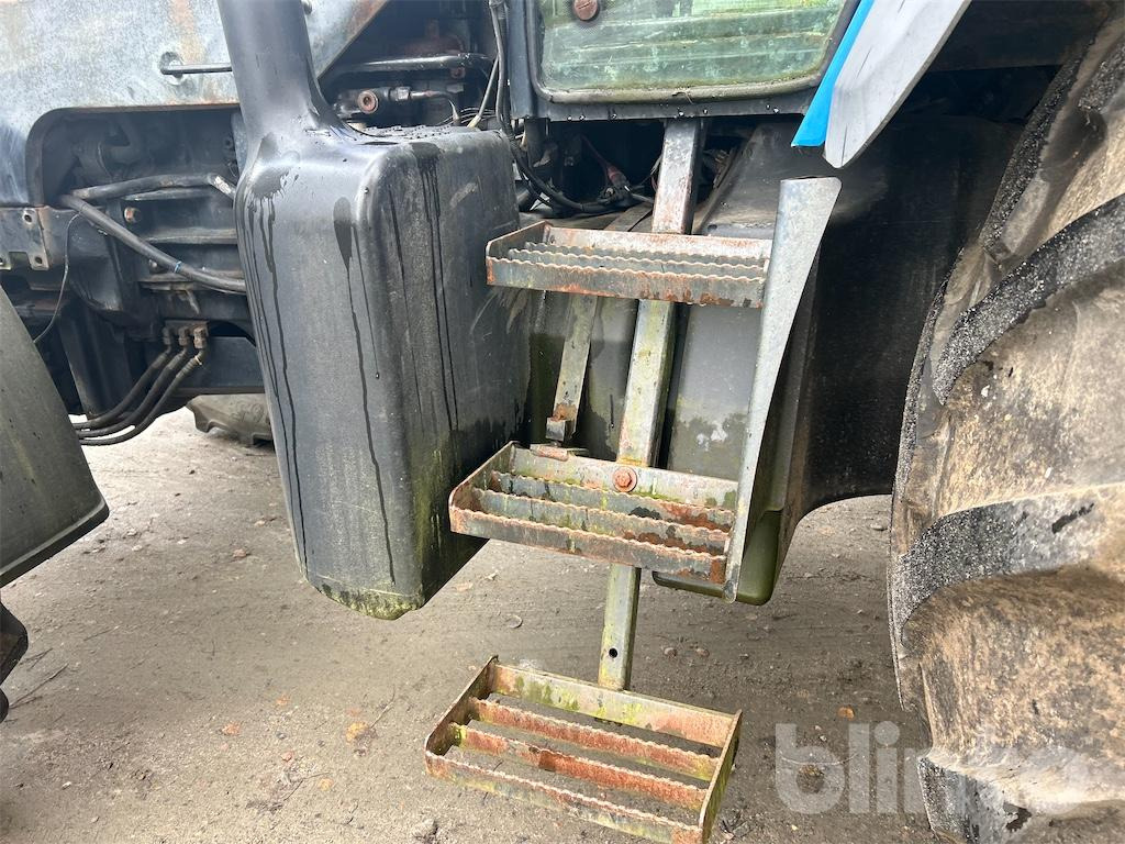 NEW HOLLAND TM190 4WD - Трактор: снимка 5 NEW HOLLAND TM190 4WD - Трактор: снимка 5