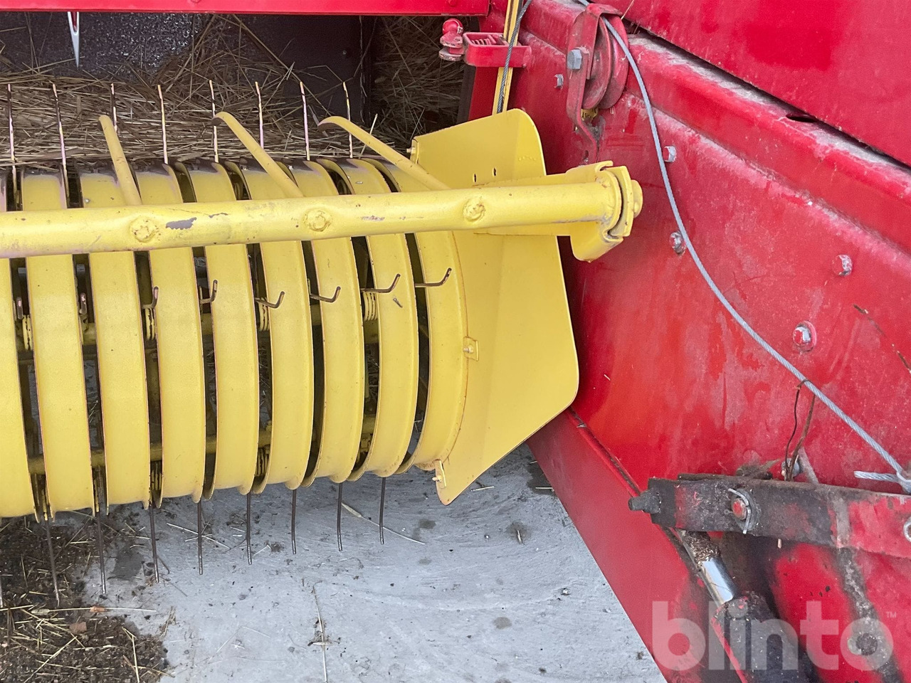 Сламопреса за квадратни бали New Holland 377: снимка 10 Сламопреса за квадратни бали New Holland 377: снимка 10