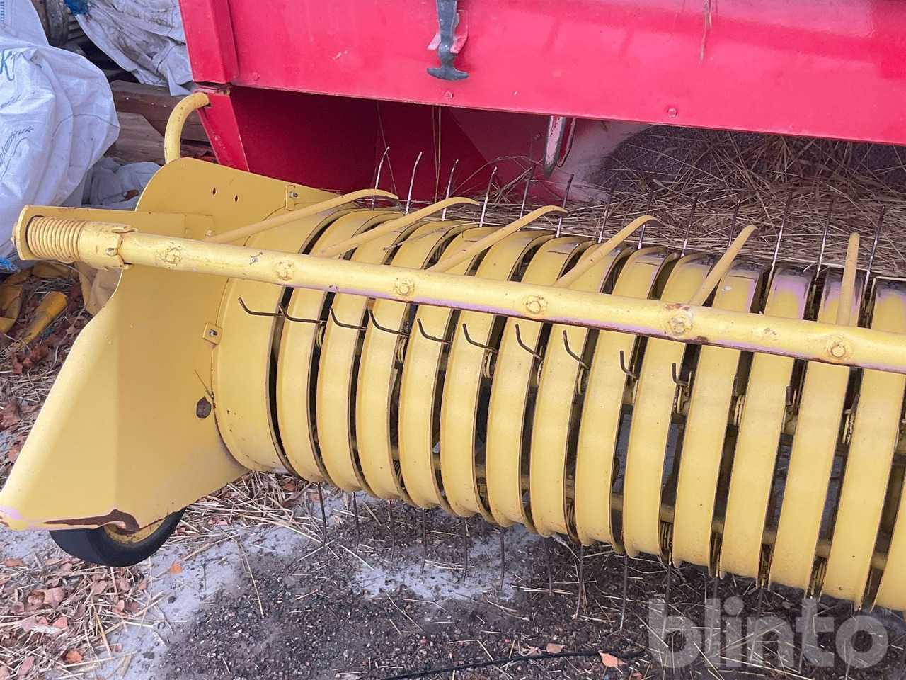 Сламопреса за квадратни бали New Holland 377: снимка 11 Сламопреса за квадратни бали New Holland 377: снимка 11