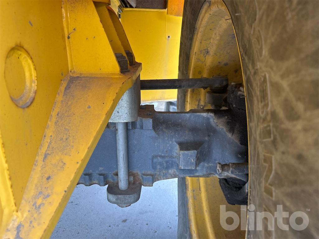 Багер-товарач New Holland LB115 4WD: снимка 36