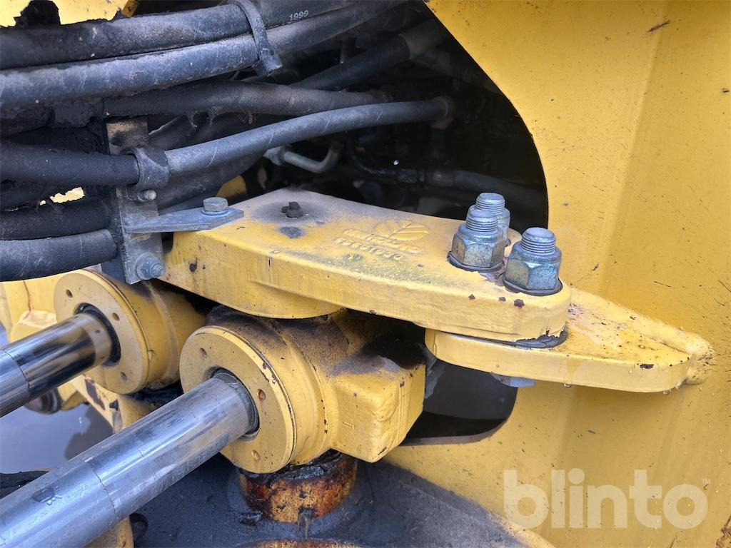 Багер-товарач New Holland LB115 4WD: снимка 39