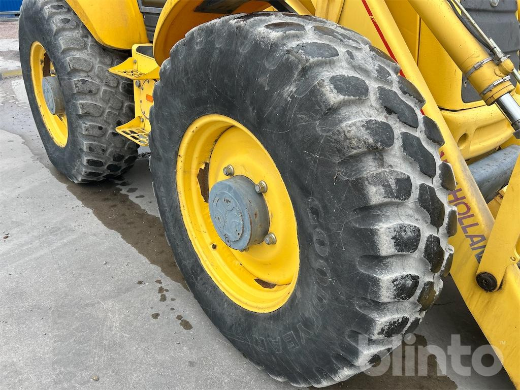 Багер-товарач New Holland LB115 4WD: снимка 29