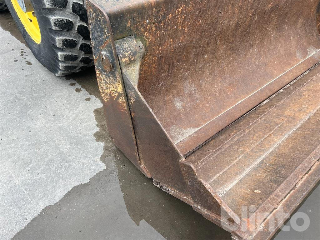 Багер-товарач New Holland LB115 4WD: снимка 23