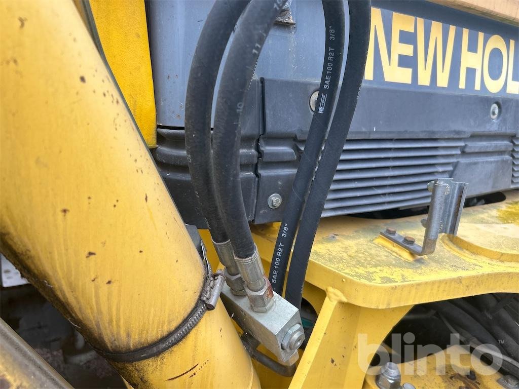 Багер-товарач New Holland LB115 4WD: снимка 46