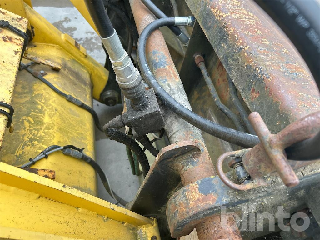 Багер-товарач New Holland LB115 4WD: снимка 26