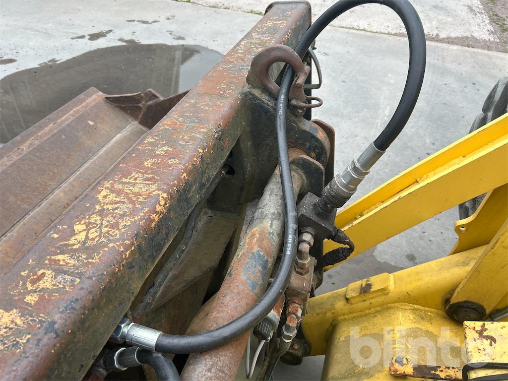 Багер-товарач New Holland LB115 4WD: снимка 17