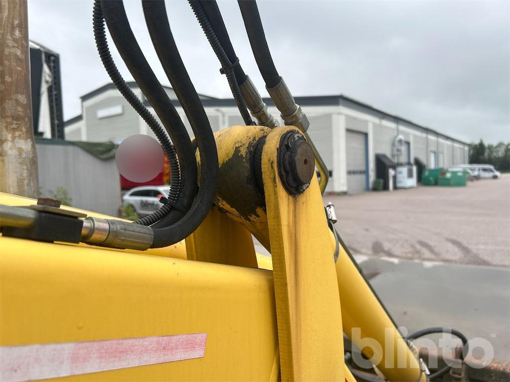Багер-товарач New Holland LB115 4WD: снимка 34