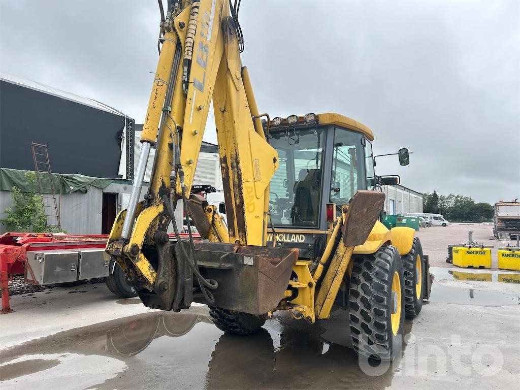 Багер-товарач New Holland LB115 4WD: снимка 8