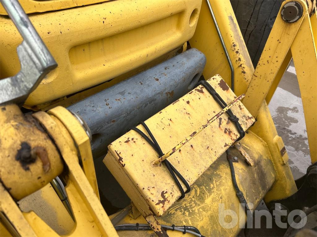 Багер-товарач New Holland LB115 4WD: снимка 27