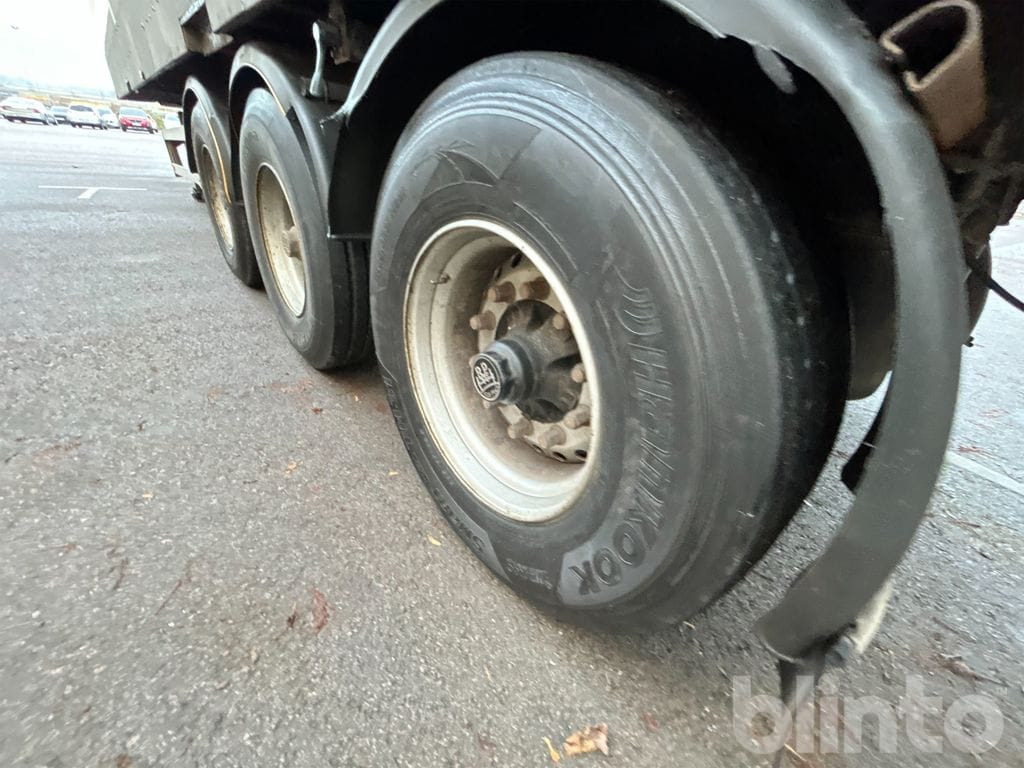 Затворена каросерия полуремарке PARATOR SCV 14-24: снимка 34 Затворена каросерия полуремарке PARATOR SCV 14-24: снимка 34