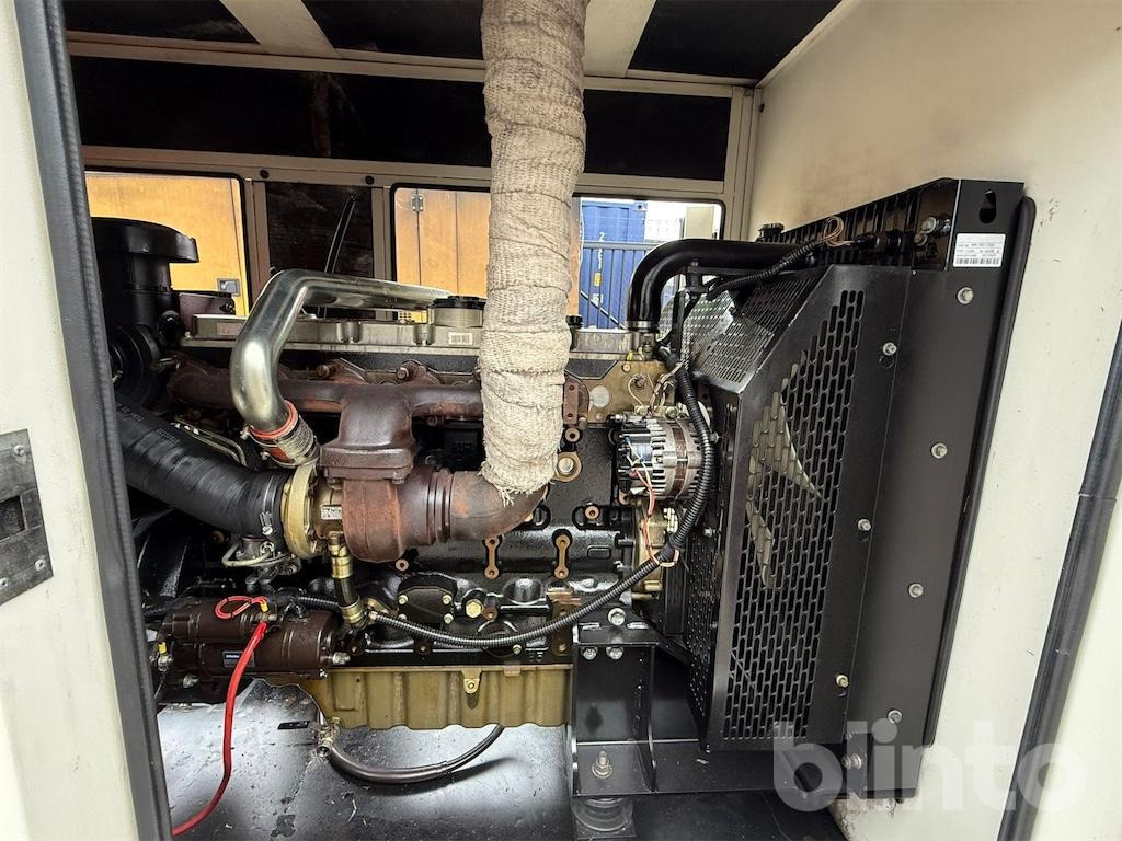 Електрогенератор Perkins 150 kVA / Reparationsobjekt: снимка 12