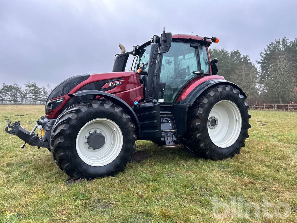 VALTRA T234 Versu - Frontlyft & PTO - Трактор: снимка 1 VALTRA T234 Versu - Frontlyft & PTO - Трактор: снимка 1
