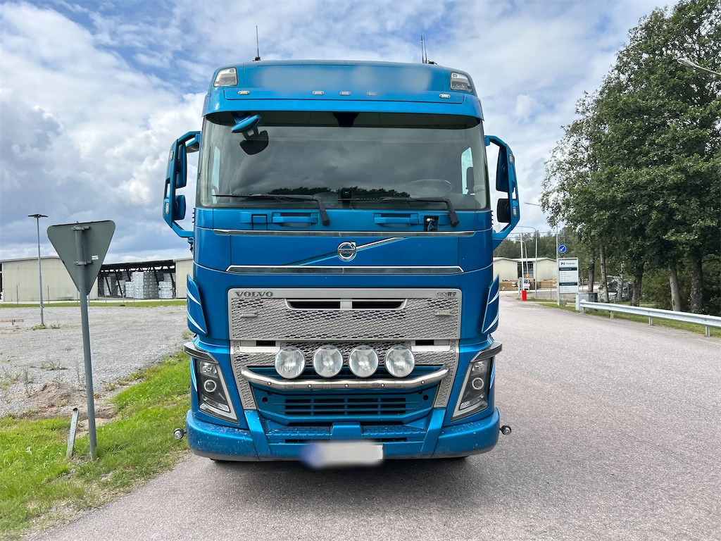 VOLVO FH 6X4 - Камион за дърва: снимка 2 VOLVO FH 6X4 - Камион за дърва: снимка 2