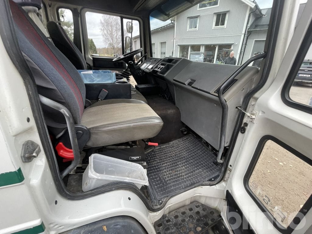 Бордови камион VOLVO FL612 4X2 med ramper: снимка 16 Бордови камион VOLVO FL612 4X2 med ramper: снимка 16