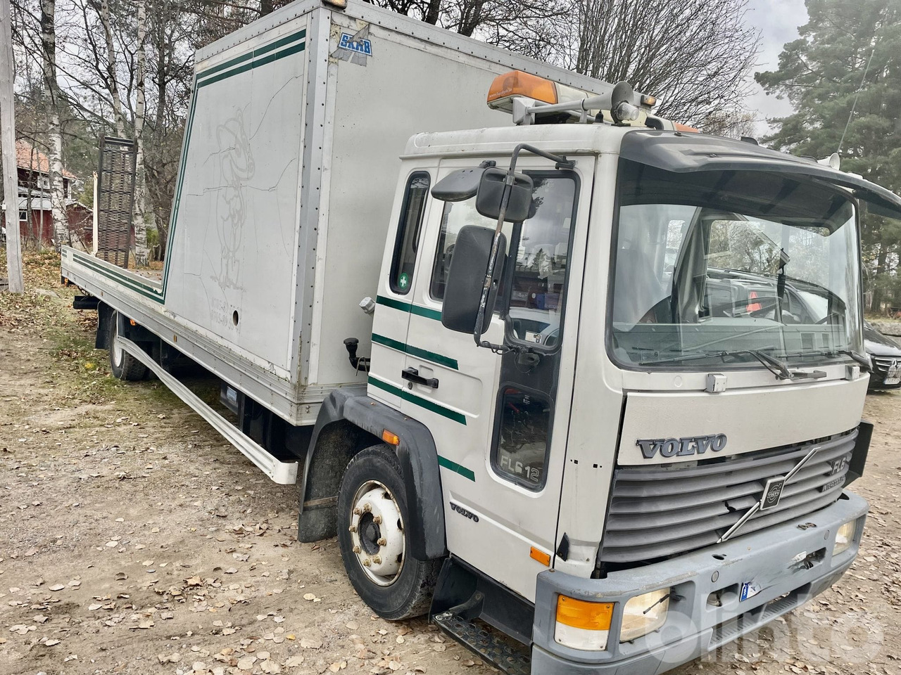 VOLVO FL612 4X2 med ramper - Бордови камион: снимка 1 VOLVO FL612 4X2 med ramper - Бордови камион: снимка 1