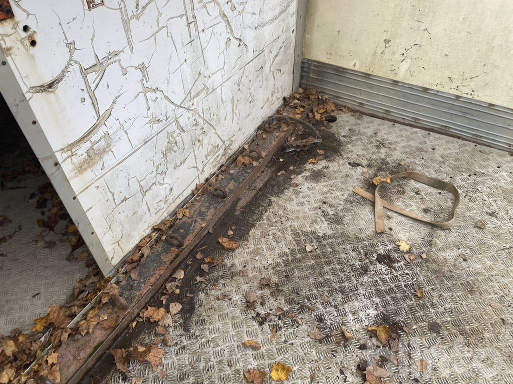 Бордови камион VOLVO FL612 4X2 med ramper: снимка 32 Бордови камион VOLVO FL612 4X2 med ramper: снимка 32