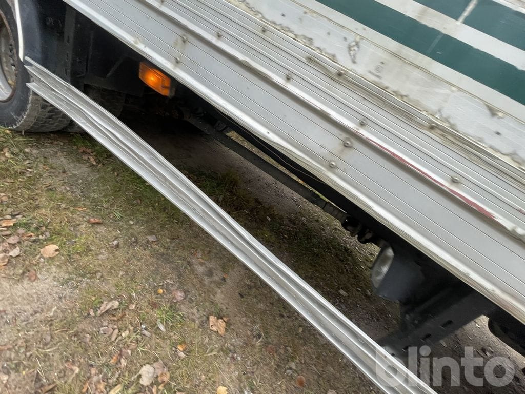 Бордови камион VOLVO FL612 4X2 med ramper: снимка 11 Бордови камион VOLVO FL612 4X2 med ramper: снимка 11