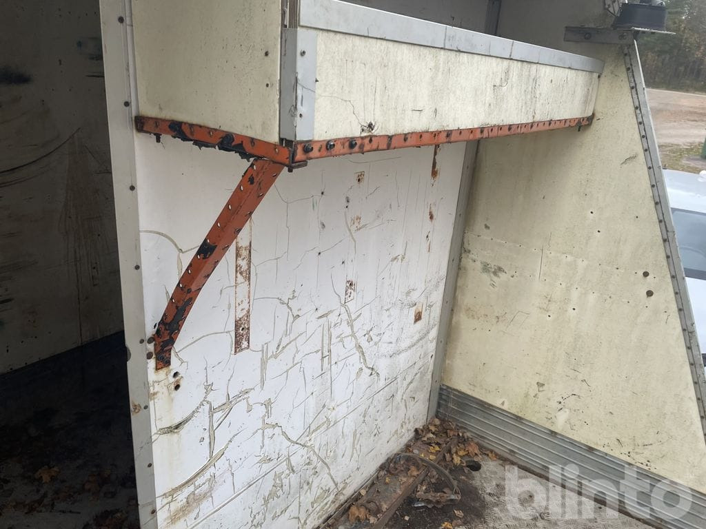 Бордови камион VOLVO FL612 4X2 med ramper: снимка 30 Бордови камион VOLVO FL612 4X2 med ramper: снимка 30