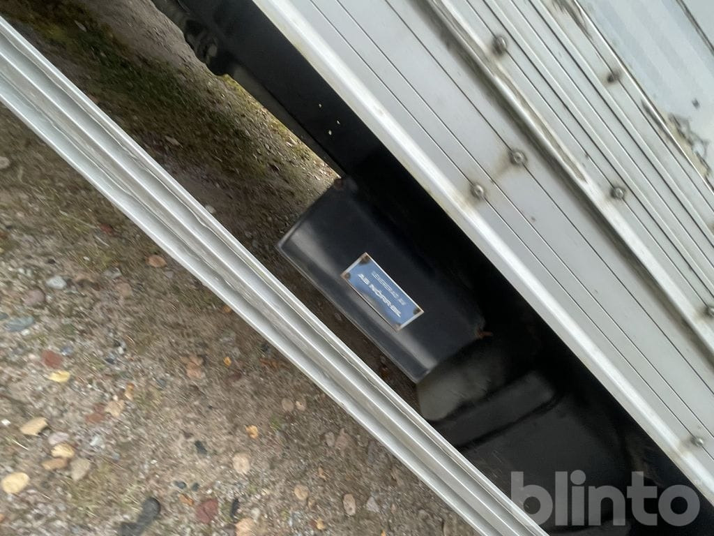 Бордови камион VOLVO FL612 4X2 med ramper: снимка 10 Бордови камион VOLVO FL612 4X2 med ramper: снимка 10