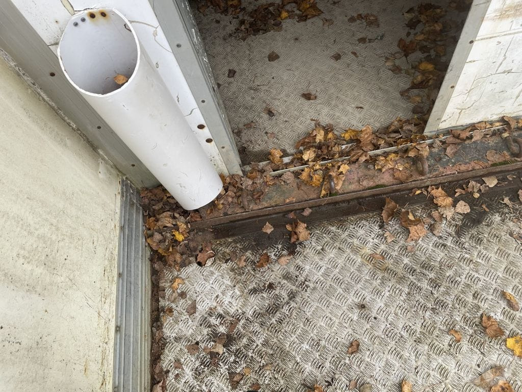 Бордови камион VOLVO FL612 4X2 med ramper: снимка 33 Бордови камион VOLVO FL612 4X2 med ramper: снимка 33