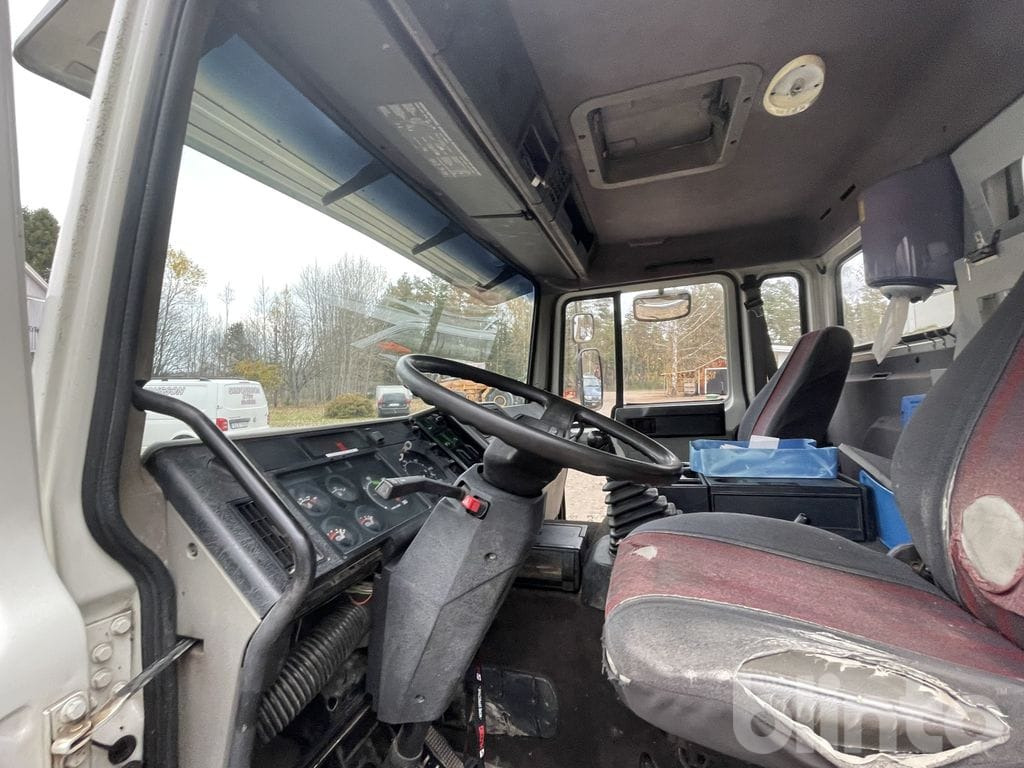 Бордови камион VOLVO FL612 4X2 med ramper: снимка 25 Бордови камион VOLVO FL612 4X2 med ramper: снимка 25