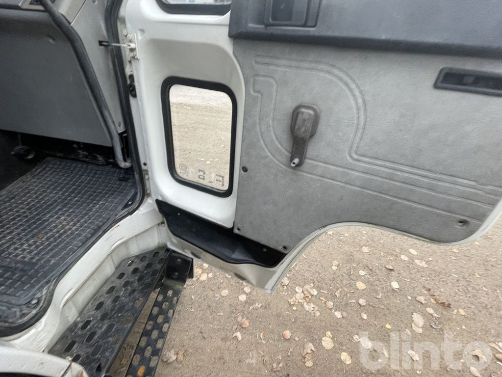 Бордови камион VOLVO FL612 4X2 med ramper: снимка 19 Бордови камион VOLVO FL612 4X2 med ramper: снимка 19