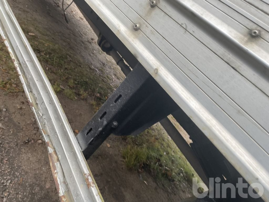 Бордови камион VOLVO FL612 4X2 med ramper: снимка 45 Бордови камион VOLVO FL612 4X2 med ramper: снимка 45