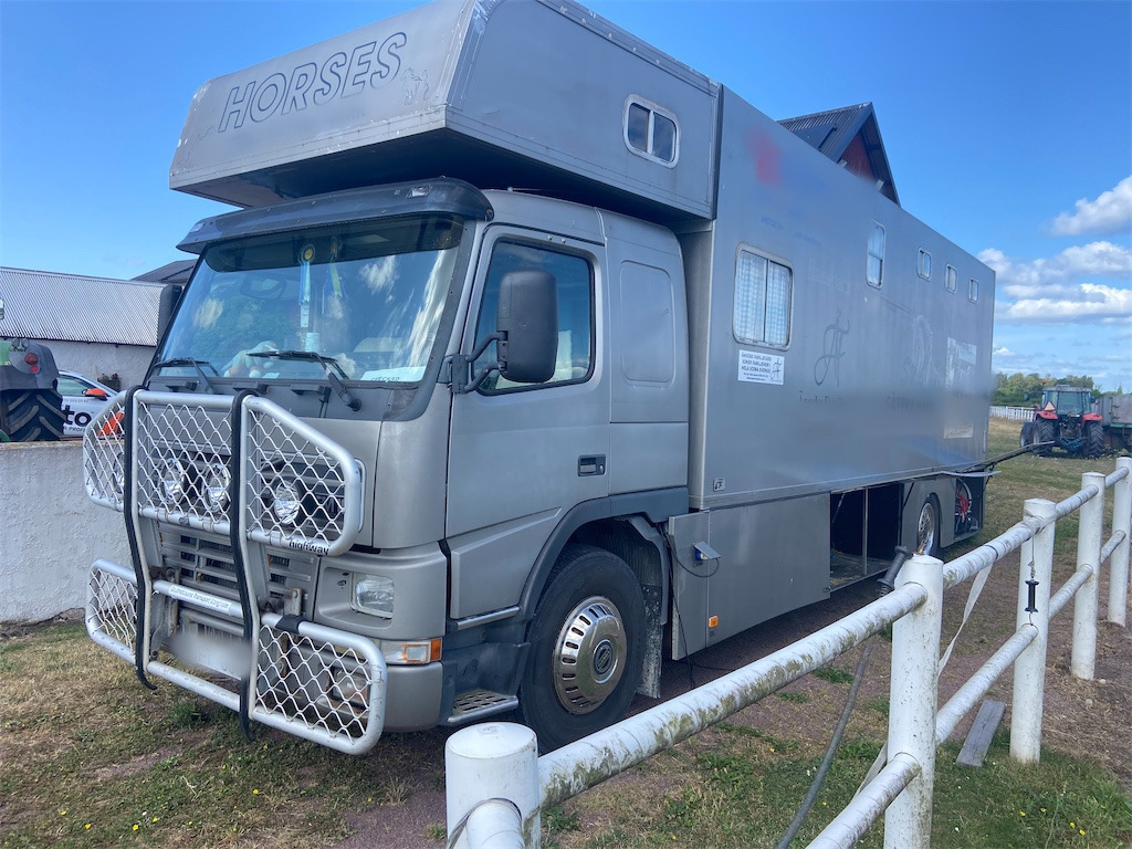 VOLVO FM10 4X2 FÖRLÄNGD - Камион за коне: снимка 1 VOLVO FM10 4X2 FÖRLÄNGD - Камион за коне: снимка 1
