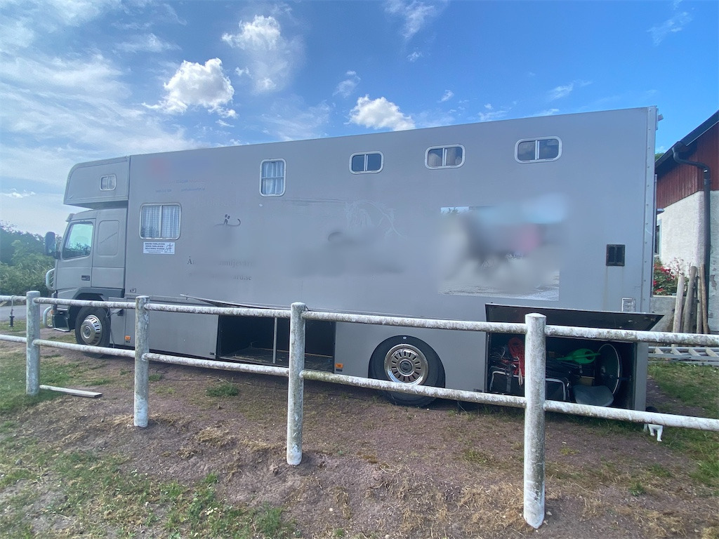 VOLVO FM10 4X2 FÖRLÄNGD - Камион за коне: снимка 3 VOLVO FM10 4X2 FÖRLÄNGD - Камион за коне: снимка 3