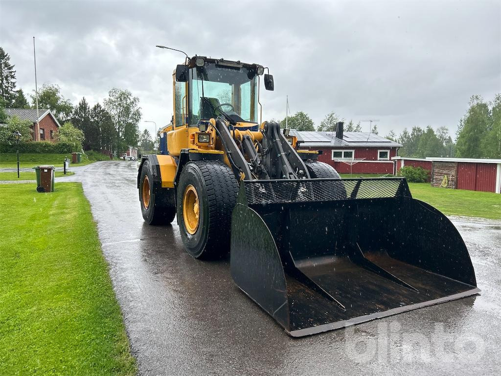 VOLVO L70D Med Redskap - Колесен товарач: снимка 3 VOLVO L70D Med Redskap - Колесен товарач: снимка 3