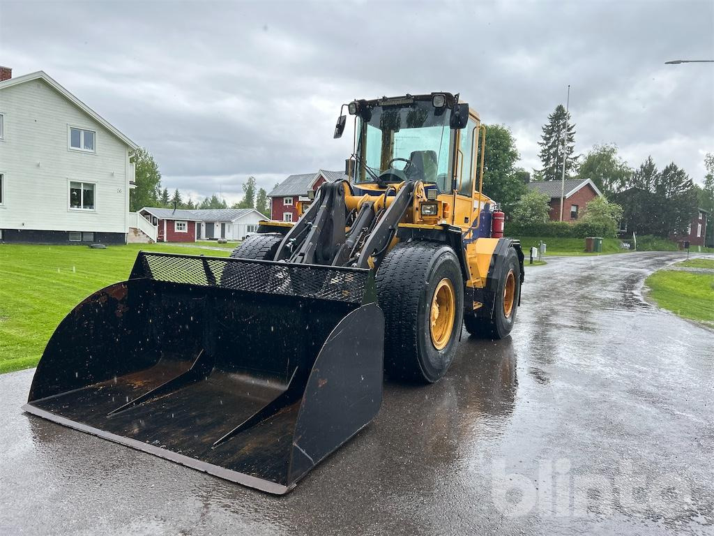 VOLVO L70D Med Redskap - Колесен товарач: снимка 1 VOLVO L70D Med Redskap - Колесен товарач: снимка 1