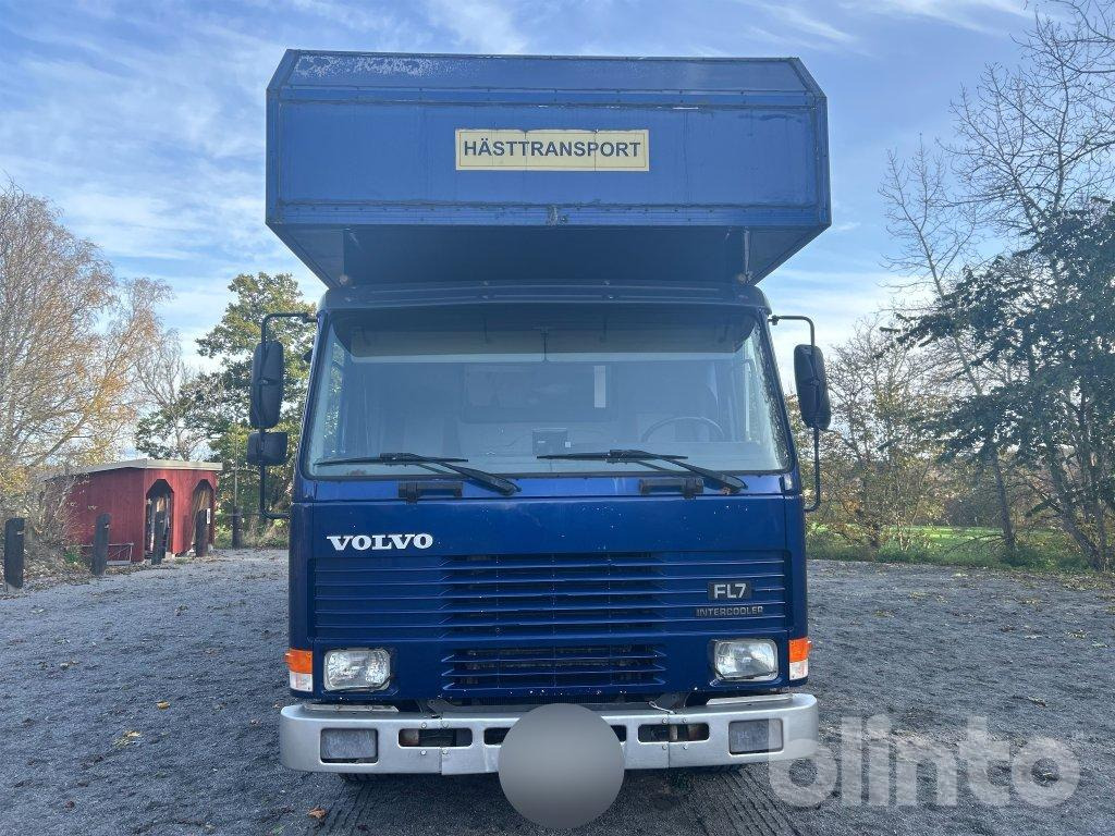 Volvo FL7 4X2 - Камион за коне: снимка 2 Volvo FL7 4X2 - Камион за коне: снимка 2